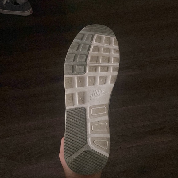 Nike air max like new worn very few times - Picture 3 of 4